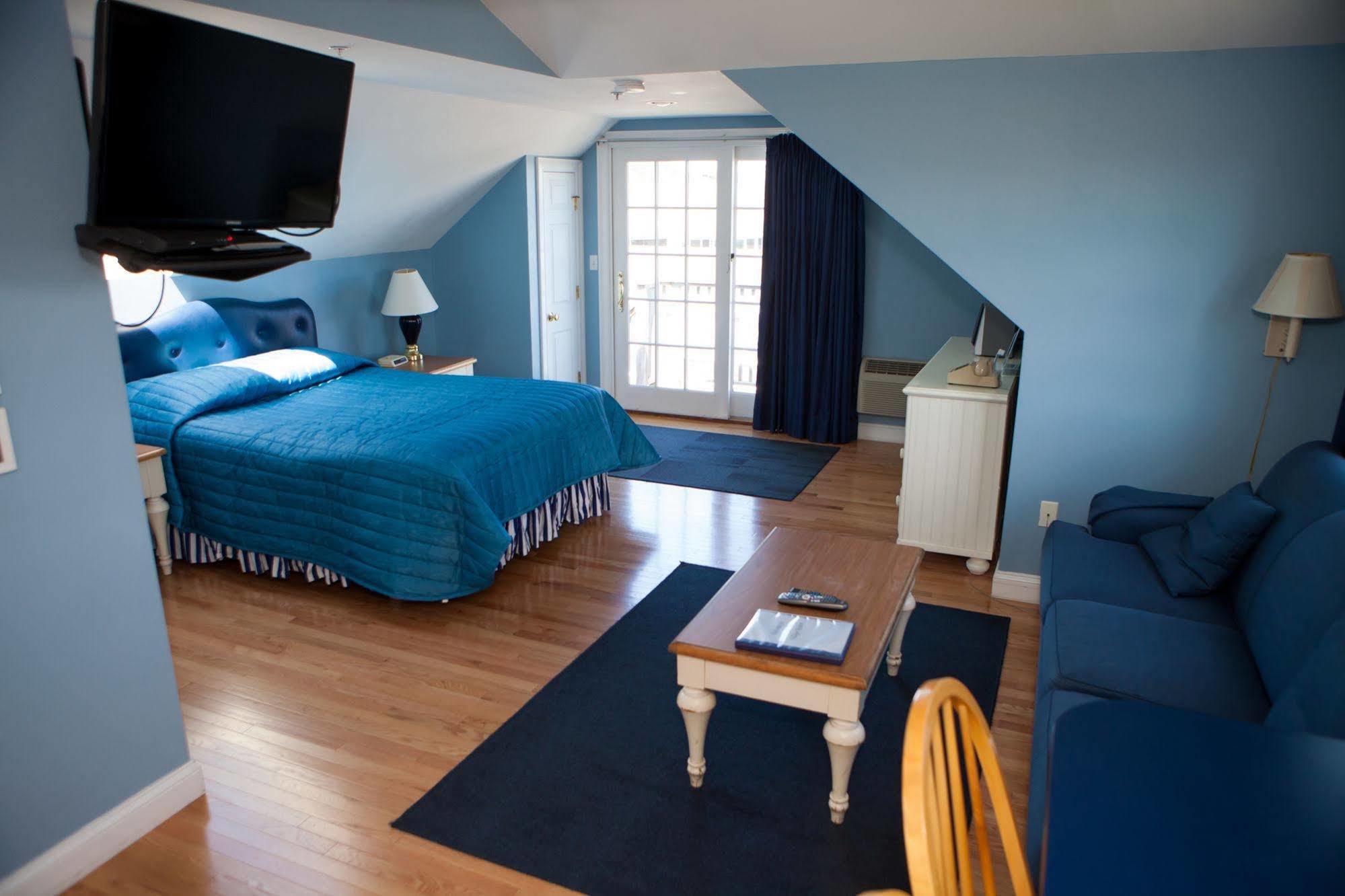Hotel Beachside Village Resort, A Vri